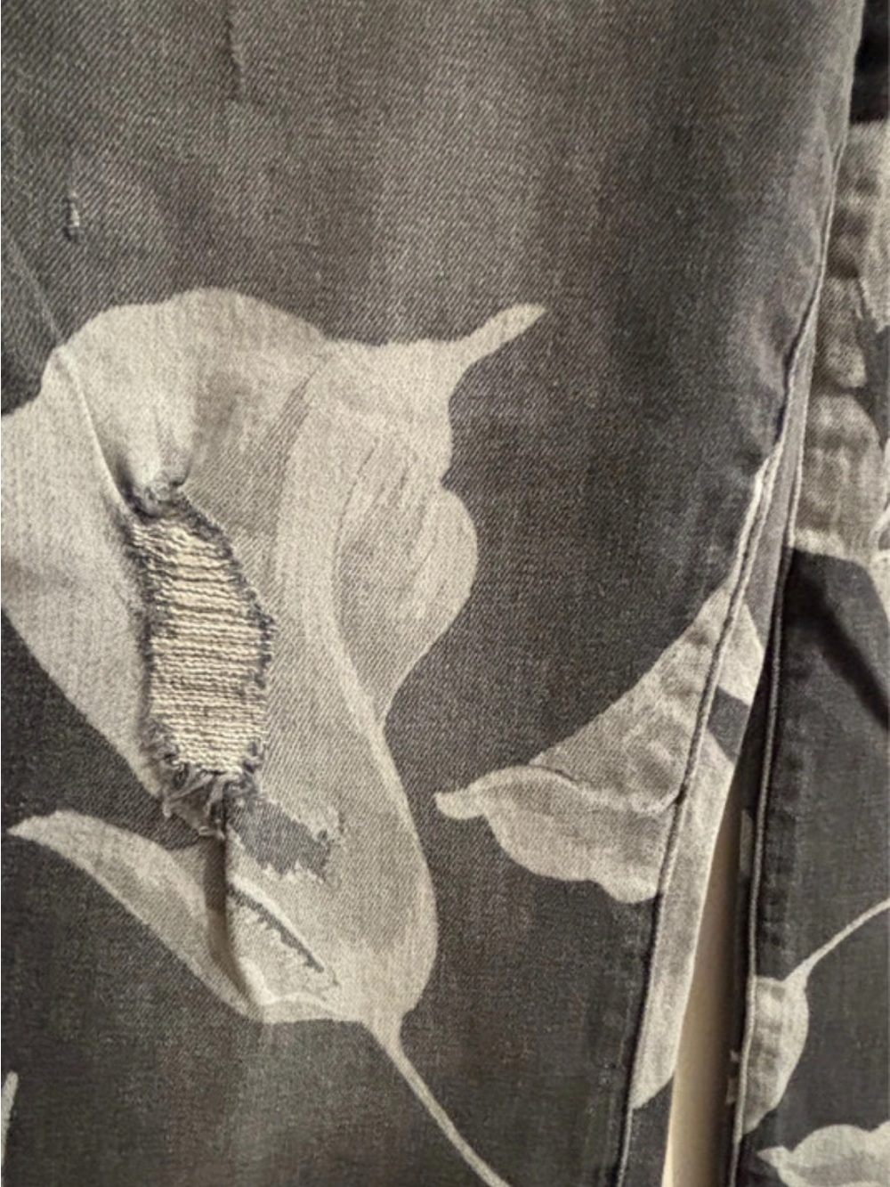 Hudson Jeans Gray Floral Cropped Ankle Jeans - Picture 5 of 6